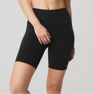 ALO Black Biker Shorts - Brand New with tags!
Size XS